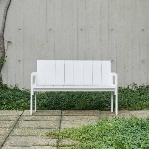 Panca con schienale Crate Outdoor legno bianco / Gerrit Rietveld, 1934 - L 132 cm - Hay - Bianco - Pino massello laccato
