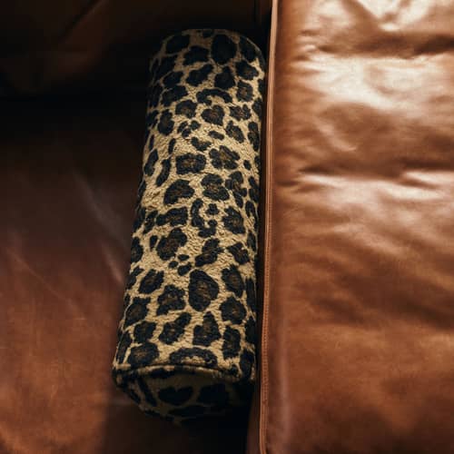 Cuscino Panther Small tessuto marrone / Ø 13 x 50 cm - HK LIVING - Ø 13 x 50 cm - Espanso, Tessuto poliestere