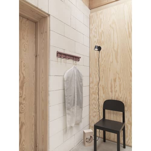 Coil Wall coat rack metal pink / L 60 cm - Metal - Muuto - Plum - Anodized aluminium