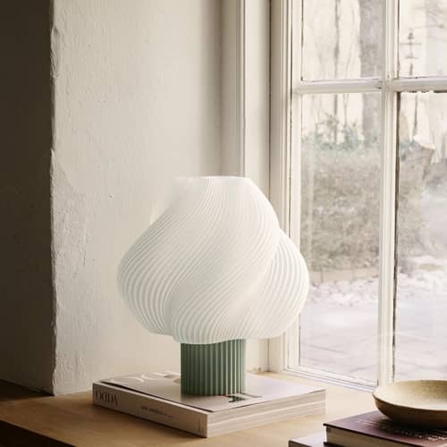 Lampe de table Soft Serve Grande vert / H 35 cm - CRÈME ATELIER - Vert matcha / blanc - PLA recyclé