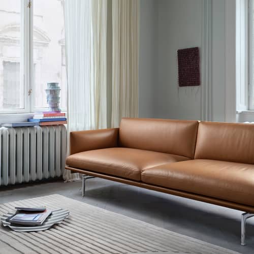 Canapé droit Outline cuir marron / 3 places- L 220 cm - Muuto - Cognac (cuir Refine) / Pieds alu poli - Acier, Aluminium poli, Bois, Cuir, Mousse à froid