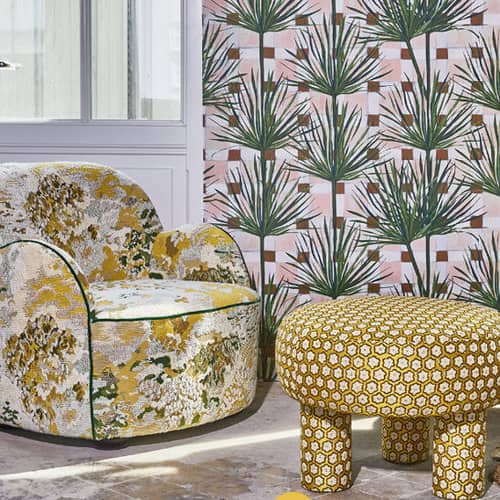 Fauteuil rembourré Celeste tissu jaune vert - POPUS EDITIONS - Motifs / Vert & jaune Citrine (tissu jacquard Marrakech) / Passepoil vert - Hêtre massif, Mousse HR, Ouate de polyester, Panneaux de particules, Tissu