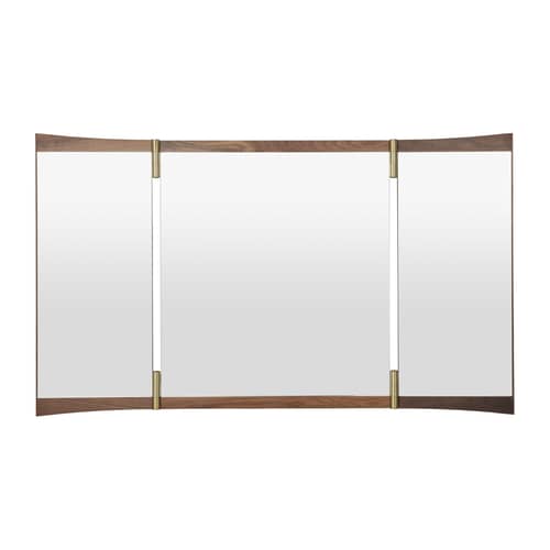 Miroir mural Vanity 3 bois naturel / L 116,6 x H 69 cm - Pivotant / Panneaux articulés - Gubi - L 116,6 x H 69 cm - Laiton, Placage de noyer, Verre