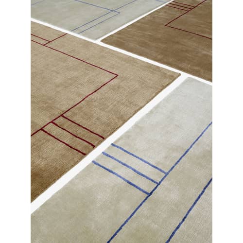 Teppich Cruise AP11 textil braun beige / 240 x 240 cm - Handgewebt - &tradition - Goldbraun / Rote Linien - Bambusseide, Viskose, Wolle