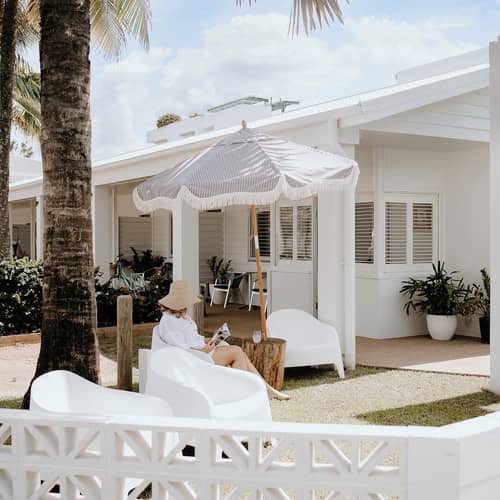 Parasol The Market bleu / Ø 210 cm - BUSINESS & PLEASURE - Rayé bleu / Laurens stripe - Bois stratifié, Toile outdoor