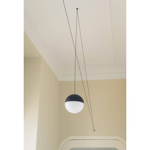 Sospensione String Light Sphere metallo nero LED / Cavo decorativo da 12 metri - Flos - Sospensione Sfera / Nero - alluminio verniciato, policarbonato, Tessuto