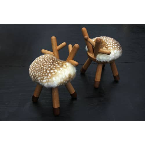 Chaise enfant Bambi tissu marron beige bois naturel / H 40 cm - EO - Faon - Chêne massif, Fourrure synthétique, Mousse, Noyer massif