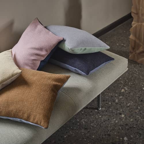 Coussin Mingle tissu marron / 45 x 45 cm - Muuto - Marron cuivré / Bleu ciel - Polyester, Tissu Kvadrat