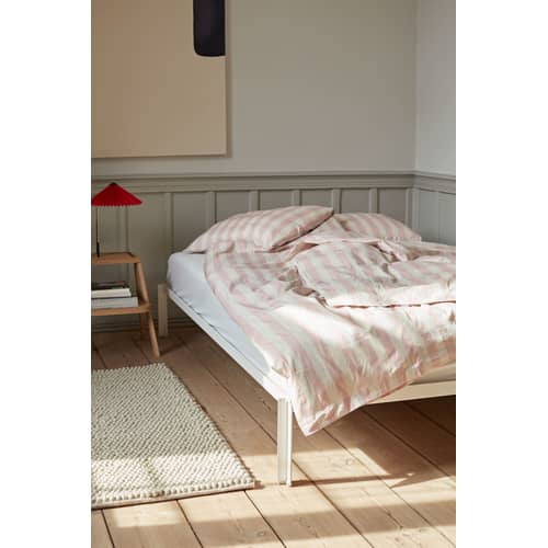Lampe de table Matin Small LED tissu rouge / H 38 cm - Hay - Rouge / Laiton poli - Acier finition laiton, Coton plissé