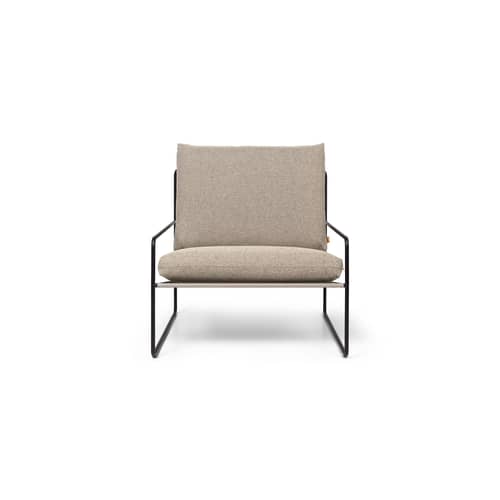 Poltrona imbottita Desert Dolce tessuto beige / Interni-esterni - Ferm Living - Sabbia scura (tessuto Dolce) / Nero - Acciaio, Ovatta di poliestere, Schiuma di poliuretano, Tessuto