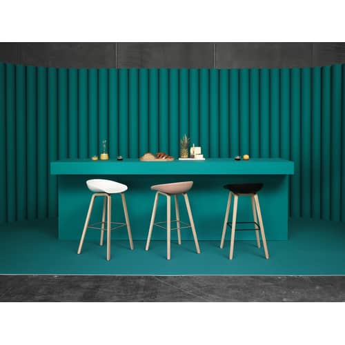 About a stool Bar stool - H 75 cm - Plastic & wood legs by Hay - White & Natural wood base - Oak, Polypropylene