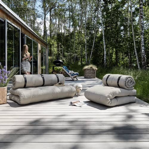 Modulares Gartensofa Buckle Up Outdoor textil beige / B 140 cm - Sonnenliege & Beistellbett - KARUP DESIGN - Beige 402 - Dralon® Stoff, Polyesterfaser, Schaumstoff
