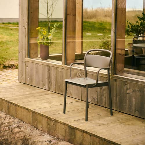 Fauteuil empilable Linear métal beige - Muuto - Taupe - Acier galvanisé thermolaqué
