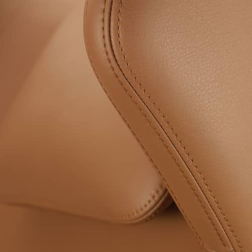 Gepolsterter Sessel Grand Repos leder braun / Dreh- & neigbar - Leder - Vitra - Leder cognacfarben / poliertes Aluminium -  Plumes, Leder, poliertes Aluminium, Polyurethan-Schaum