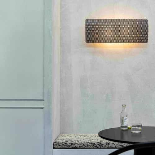Wandleuchte mit Stromkabel G320 CL2 metall schwarz / Perforiert – L 70 cm / Neuauflage 1954 Pierre Guariche - SAMMODE STUDIO - Schwarz - Messing, Perforierter Stahl