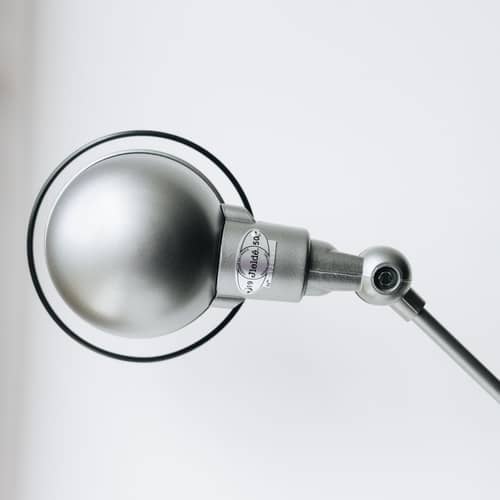 Lampe de table Signal SI333 métal argent / 2 bras - H 60 cm - Design 1950 - Jieldé - Titane - Acier, Fonte d\'aluminium