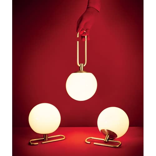 Lampe de table nh1217 métal verre or / Baladeuse - à poser ou suspendre - Artemide - Laiton / Sphère blanche - Laiton brossé, Verre soufflé