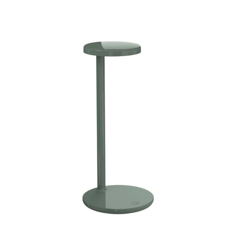 Lampe de table Oblique QI LED / prise USB-C et chargeur à induction - Flos - Vert Sauge brillant - Aluminium moulé sous pression