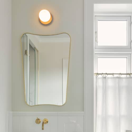 Bad-Wandlampe Liila 1 Small glas braun / Deckenleuchte - Ø 12 cm - NUURA - Dunkel Bronze / Opalinweiß - Aluminium, mundgeblasenes Glas
