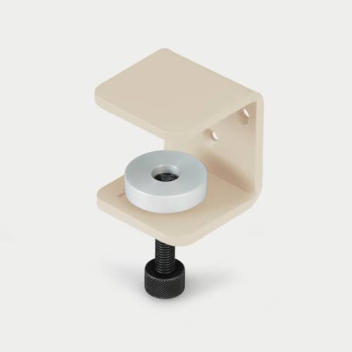Wandregal Bracket Vague by Uchronia holz natur / L 60 cm – massive Eiche - TIPTOE - Beigefarbene Halterungen / Tablett aus Eiche - Ökozertifizierte Massiveiche, thermolackierter Stahl
