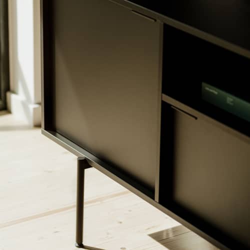 Buffet Bau bois noir / L 180 x H 79 cm - NOO.MA - Noir volcan - Acier, Aluminium, Mélamine