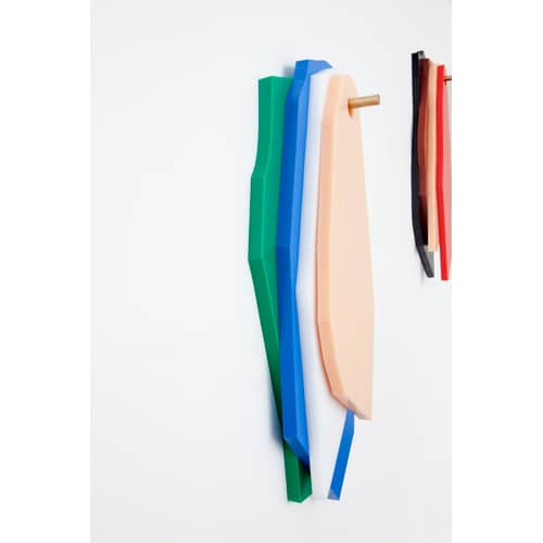 Set de 4 planches à découper / Polyéthylène, patère en laiton - valerie objects - Vert / Bleu / Blanc / Rose - Polyéthylène
