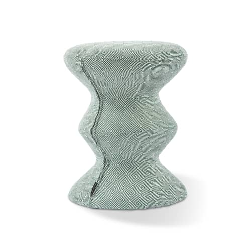 Tabouret rembourré Zig Zag Soft tissu vert - POLSPOTTEN - Vert clair - Bois, Mousse, Tissu