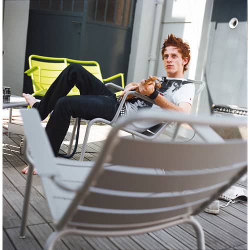 Poltrona bassa Luxembourg di Fermob - Liquerizia - Alluminio laccato