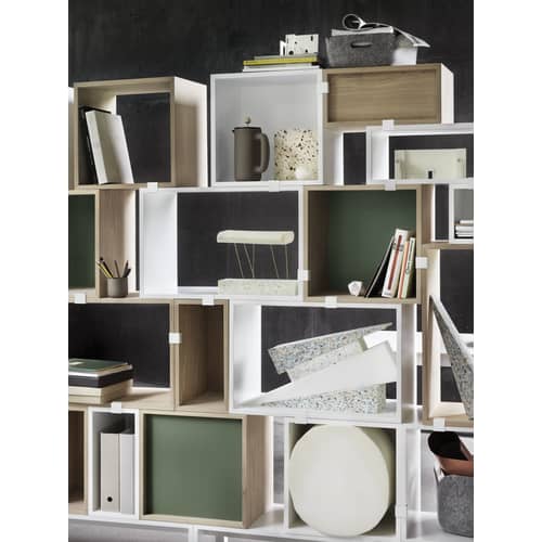 Regal Stacked holz natur / Größe M - quadratisch - 43 x 43 cm / mit Rückwand - Muuto - Eiche - MDF Eichenfurnier