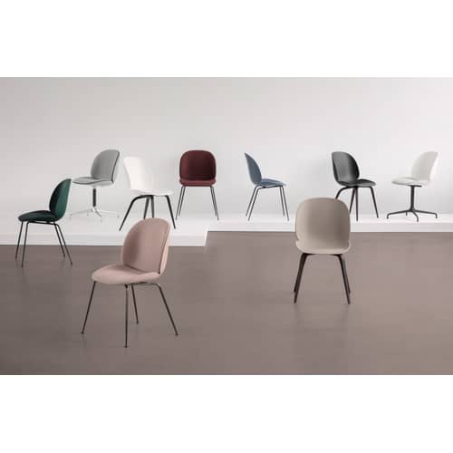 Chaise Beetle plastique rose / Pieds laiton - Gubi - Rose / Pieds laiton - Acier plaqué laiton, Polypropylène