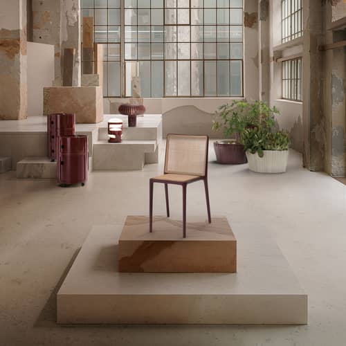 Chaise empilable Belvedere Vienna / INDOOR - Tressage rotin - Kartell - Bordeaux / Rotin naturel - Rotin, Technopolymère thermoplastique recyclé