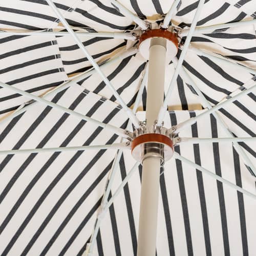 Parasol The Club Monaco noir / Ø 200 cm - BUSINESS & PLEASURE - Rayé / Noir - Aluminium, Fibre de verre, Toile outdoor