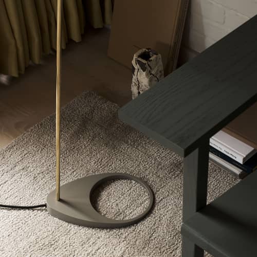 Lampada a stelo AJ metallo grigio / Orientable - Arne Jacobsen, 1957 - Louis Poulsen - Grigio caldo / Ottone - Acciaio filato, Ottone, Zinco