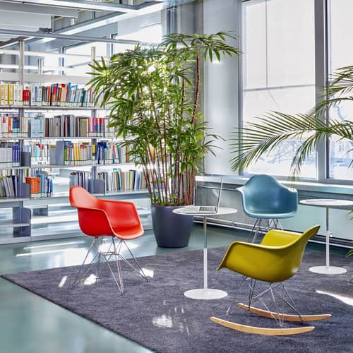 Fauteuil RE DAR - Eames Plastic Armchair plastique rouge / (1950) - Pieds chromés / Recyclé - Vitra - Rouge coquelicot / Pieds chromés - Acier chromé, Plastique recyclé post-consommation