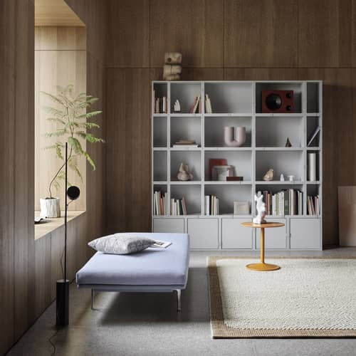 Scaffale Stacked legno grigio / Pannello medium 43x43 cm / Con porta - Muuto - Grigio chiaro - MDF tinto