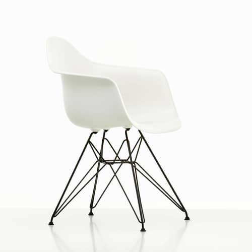 DAR - Eames Plastic Armchair Armchair plastic material white / (1950) - Black legs - Vitra - White / Black legs - Epoxy lacquered steel, Polypropylene