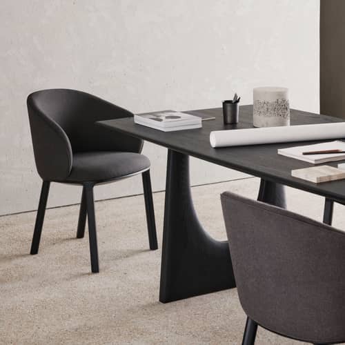 Fauteuil rembourré Unda tissu noir - Ethnicraft - Charbon / Chêne noir - Chêne massif, Mousse haute densité, Tissu polyester