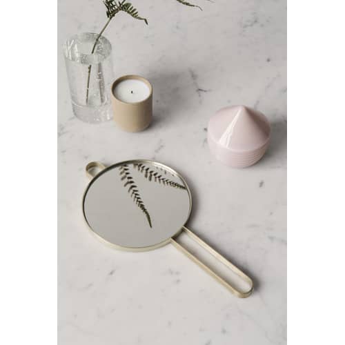 Specchio a mano Poise oro metallo / Ottone - Ferm Living - Ottone - Ottone massiccio, Vetro