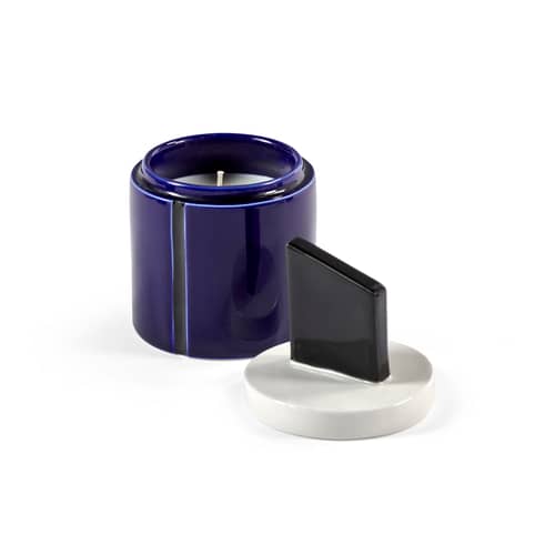 Bougie parfumée Candela 01 Small céramique bleu / Ø 8,5 x H 14 cm - Serax - Bleu & noir (parfum Cèdre) - Cire de soja, Grès émaillé