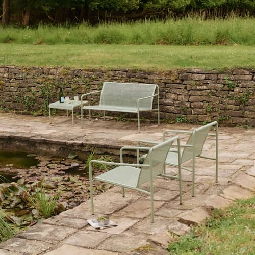 Banc avec dossier Dapple Lounge / L 131 cm - 2 places - Ferm Living - Vert Thé - Acier galvanisé thermolaqué