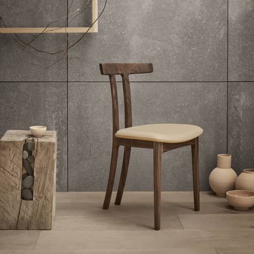Chaise OW58 - T-Chair / Ole Wanscher - 1958 - CARL HANSEN & SON - Noyer huilé / Beige rosé (Sif 90) - Cuir, Mousse polyuréthane, Noyer massif huilé