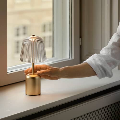 Lampe sans fil rechargeable Asteea - NUURA - Laiton & transparent - Acrylique, Laiton