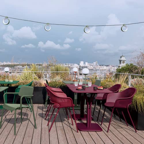 Table carrée Luxembourg / 80 x 80 cm - Pied central - Fermob - Cerise noire - Aluminium laqué