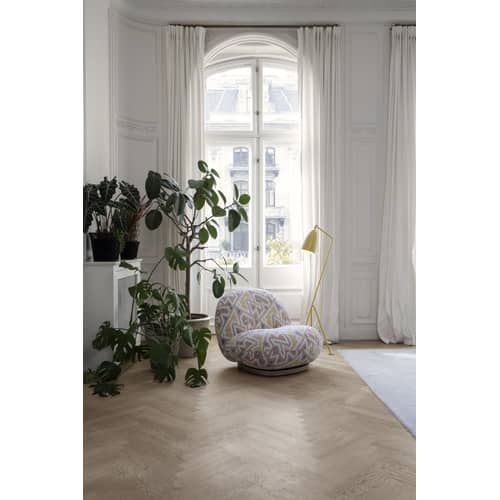 Fauteuil rembourré Pacha tissu bleu / Pierre Paulin - Réédition 1975 - Gubi - Bleu (Tissu Harp 102) / Base noire - Contreplaqué, MDF peint, Mousse, Tissu