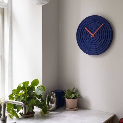 Horloge De Cuisine Wilton En étain, Motif Fleur De Lis Bleue – Vintage