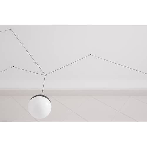 Pendelleuchte String Light Sphere metall schwarz LED / 12 m langes Kabel als Deko-Element - Flos - Hängelampe in Kugelform / Schwarz - bemaltes Aluminium, Gewebe, Polykarbonat