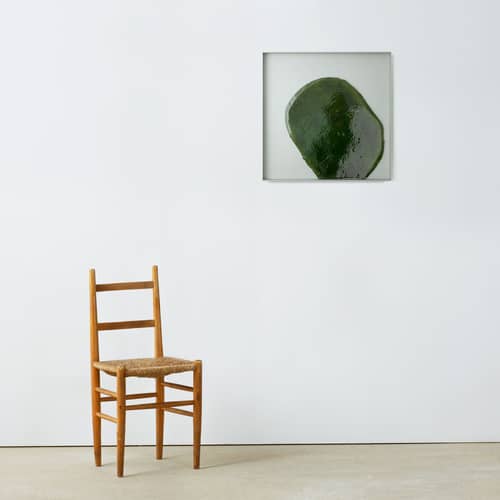 Eingerahmter Poster Bas Relief 2 papierfaser holz grün / By Ronan Bouroullec - 60 x 60 cm - The Wrong Shop - Grün (Eichenrahmen) - Hochwertiges Papier, Holz, Polyacryl