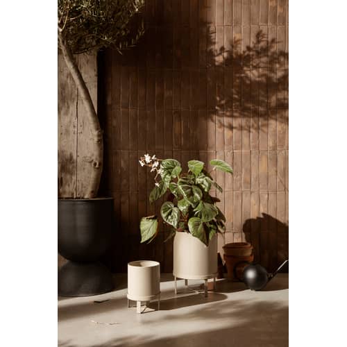 Bau Small Flowerpot metal beige / Ø 18 cm - Metal - Ferm Living - Cashmere beige - Galvanized steel