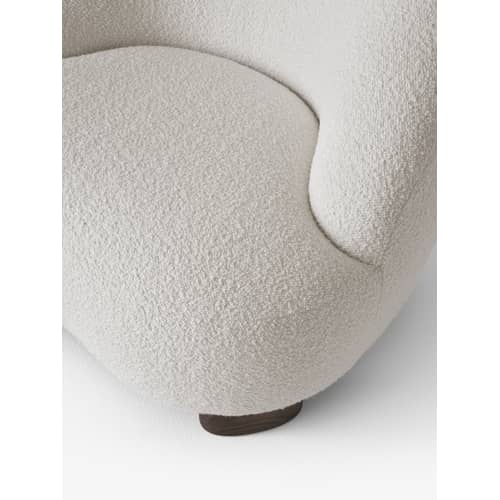 Gepolsterter Sessel Margas LC1 textil beige / Bouclé-Stoff - &tradition - Beige (Bouclé-Stoff) / Nussbaumholz - Holz, HR-Schaum, Nussbaum, Polyesterwatte, Schlingenpol