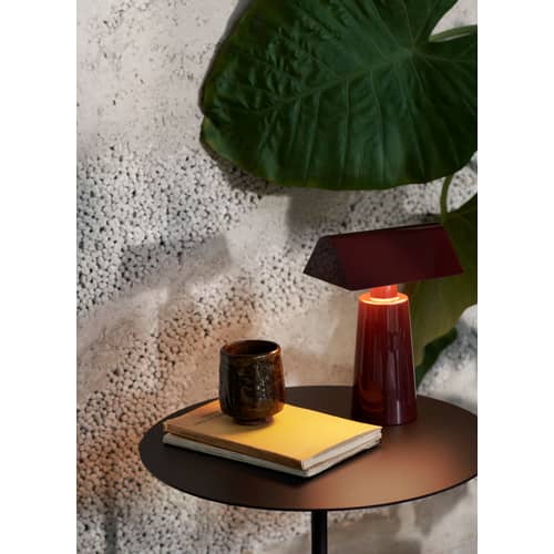 Caret MF1 Wireless rechargeable lamp metal red purple / Steel - H 22 cm - &tradition - Dark burgundy - Lacquered steel